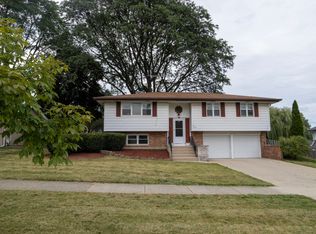 1328 W Weathersfield Way, Schaumburg, IL 60193