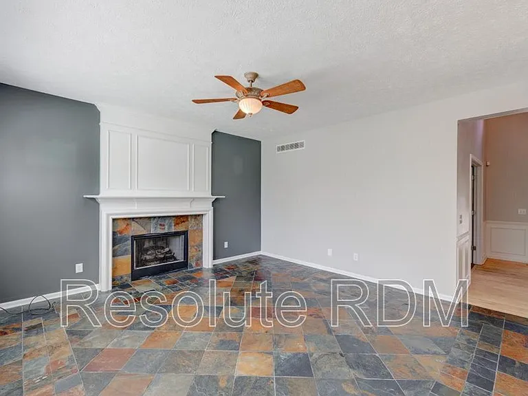 8262 Plumwood Ln — Photo 8