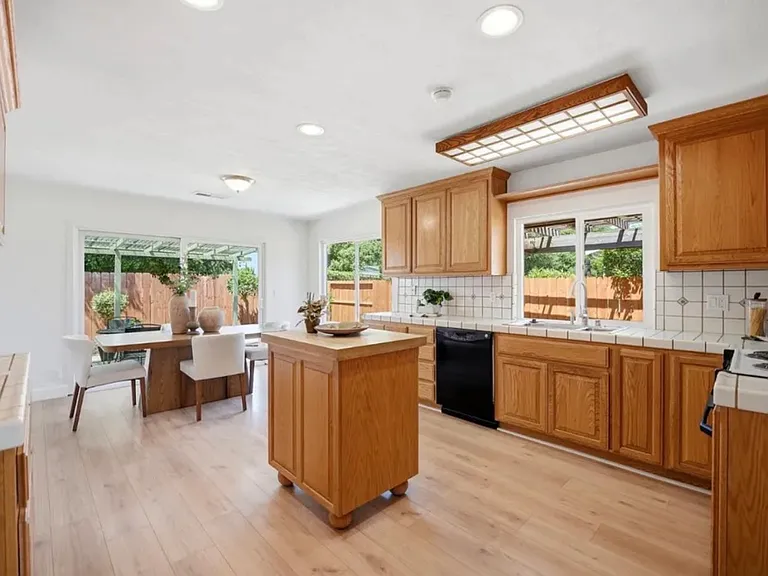 17065 Peppertree Dr — Photo 6