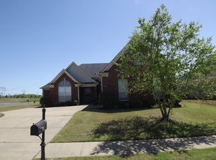 8850 Bonfire Dr, Southaven, MS 38671