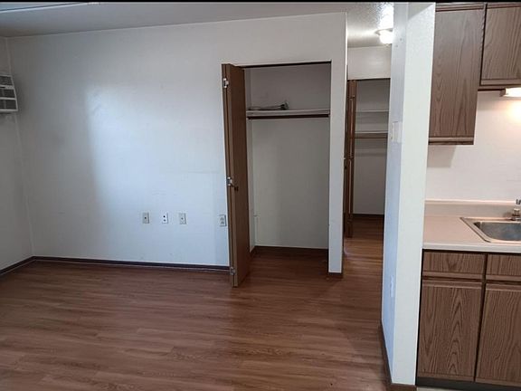 4th image of 200 S Columbus St #1