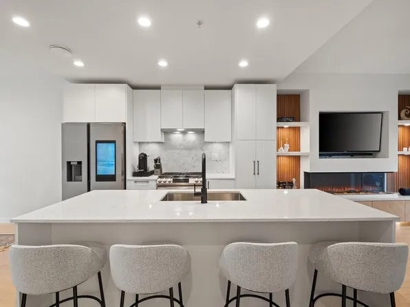 535 E 2nd St #137, North Vancouver, BC V7L 1C8