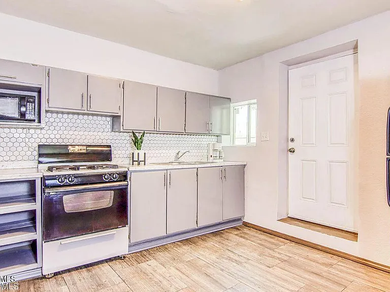 221 Hadlock St #B — Photo 5