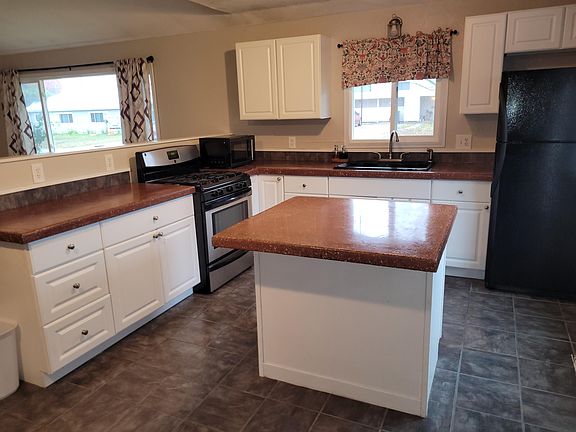 4th image of 8 Hope Ln