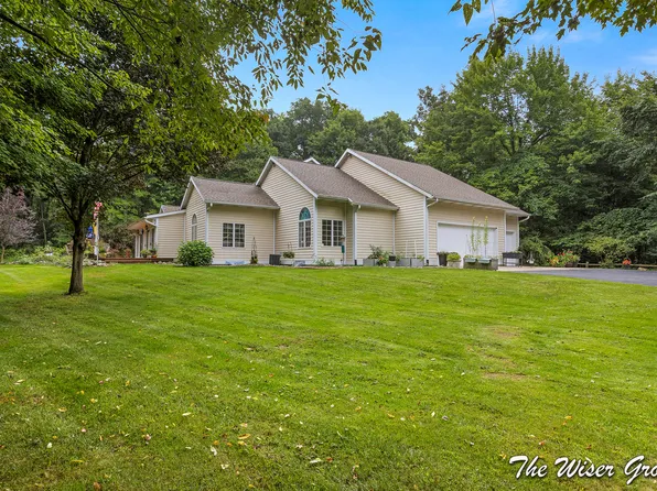 14761 Trillium Dr, Augusta, MI 49012