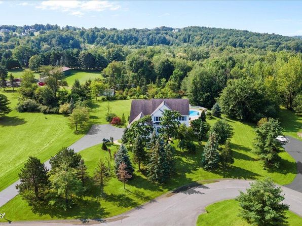 27 Ponderosa Boulevard, East Greenbush, NY 12061