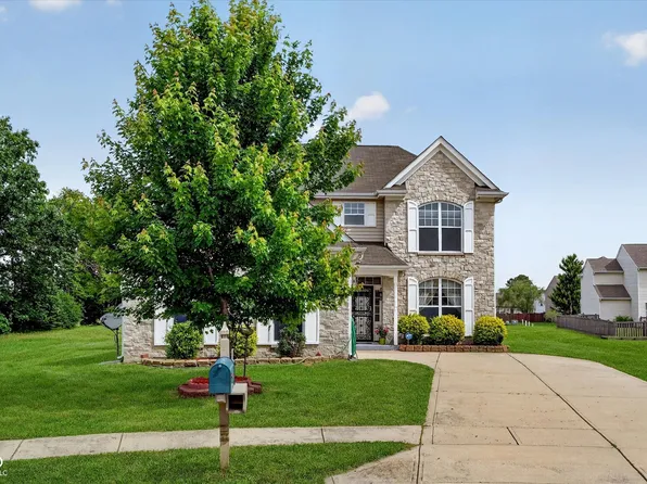 8274 Shute Cir, Avon, IN 46123