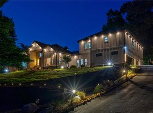 10785 Shallowford Rd, Roswell, GA 30075