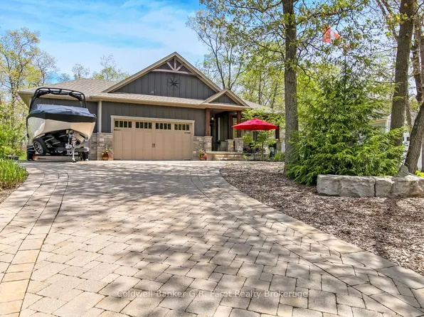 10151 Pinery Bluffs Rd, Lambton Shores, ON N0M 1T0
