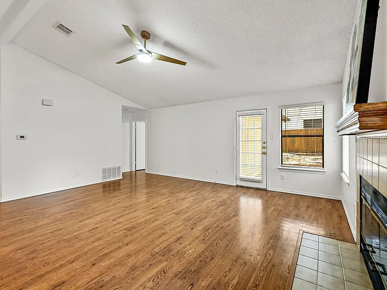 7403 Dallas Dr — Photo 10