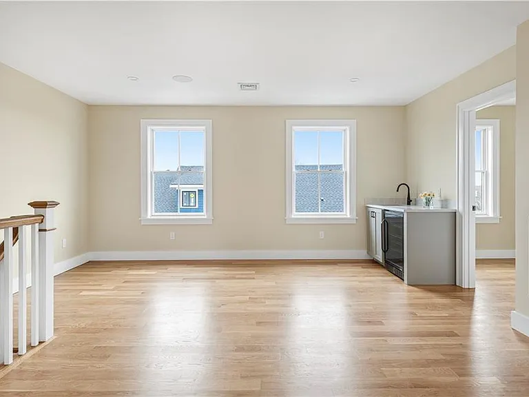 110 Newport Ave — Photo 14