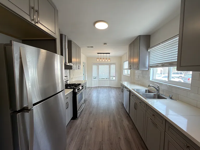 1110 Mira Mar Ave — Photo 10