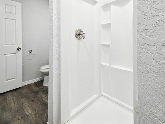 4th image of 1051 Dogwood Dr Room 4