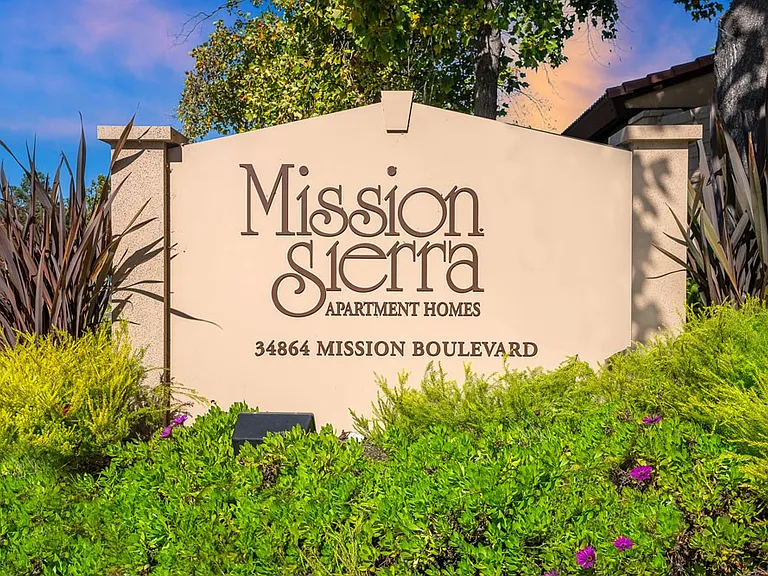 Mission Sierra Apartments — Photo 29
