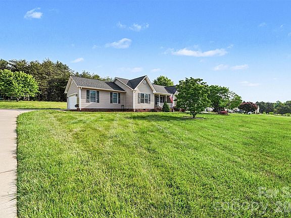 4th image of 173 Alpine Cir