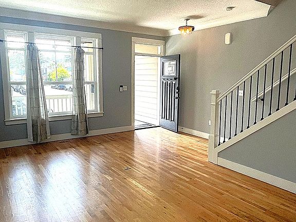 4th image of 5439 SE Woodstock Blvd #A