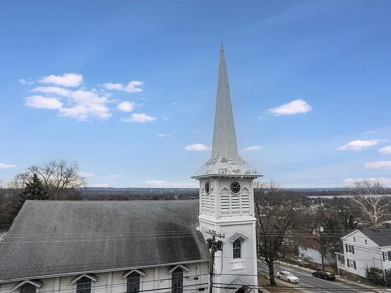 Regis on Church Street — Photo 14