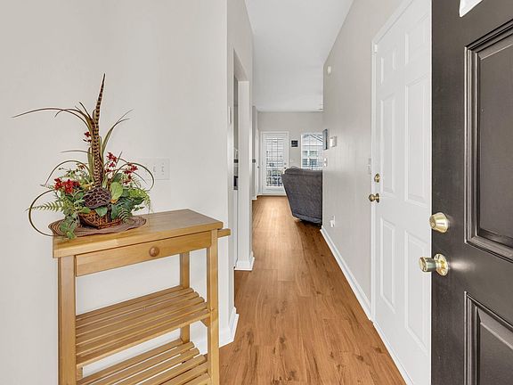 2nd image of 105 Pin Oak Ct
