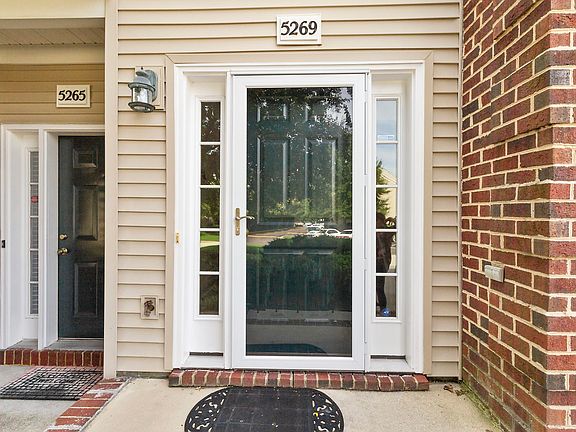 3rd image of 5269 Summer Cres