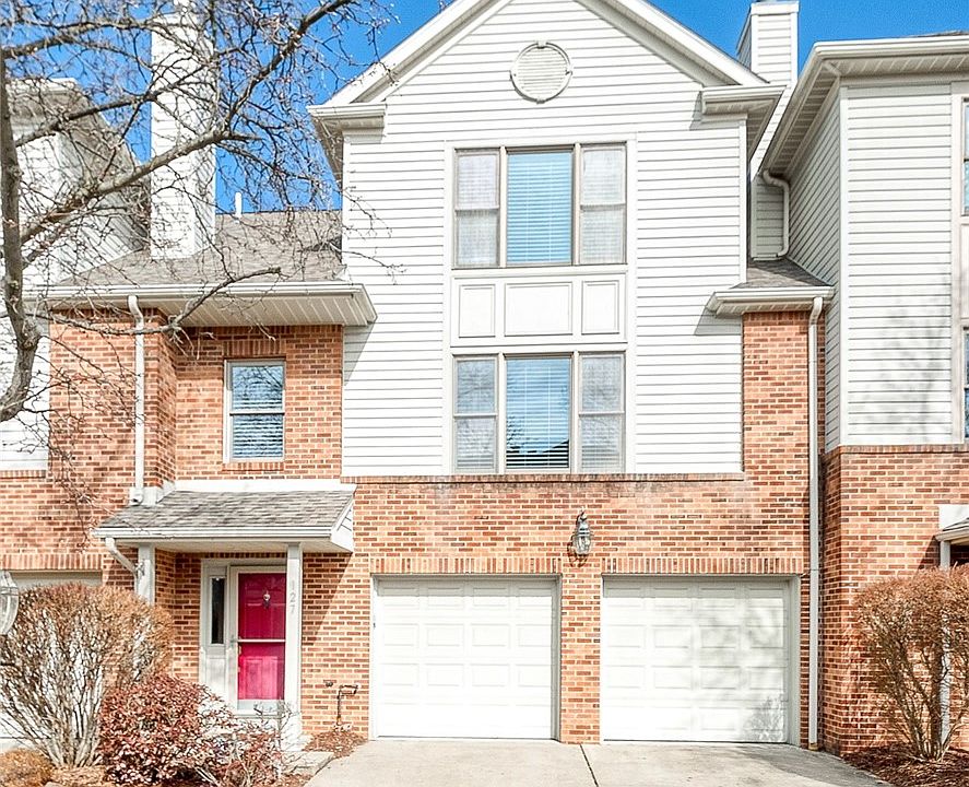 1st image of 127 Fairway Landings Dr