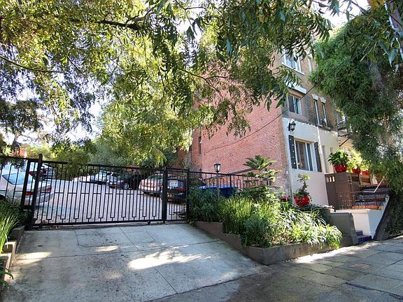 4th image of 532 S Coronado St #302
