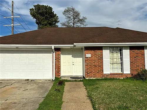 2713 W Friendship Dr Photo 1