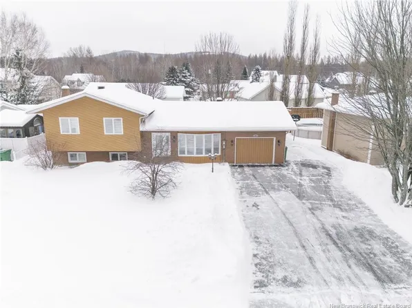 76 Leblond St, Edmundston, NB E3V 4L2