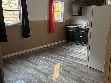 5th image of 243 Baker St