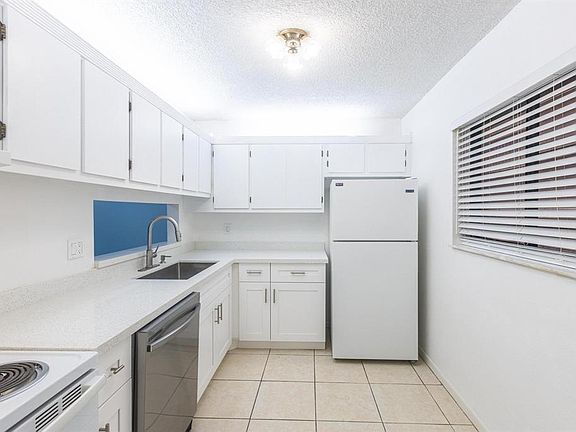 5th image of 5250 Las Verdes Cir APT 202