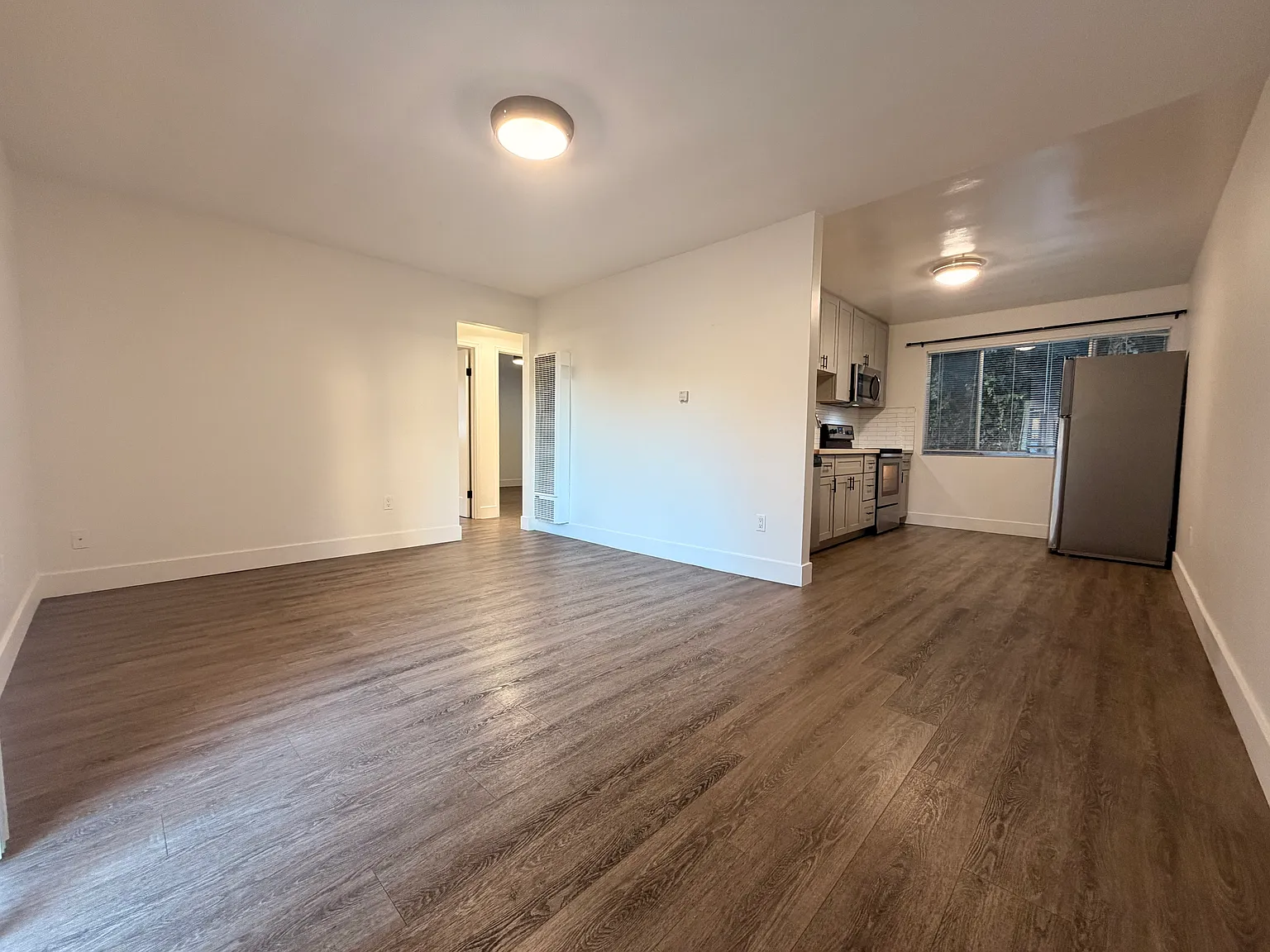 2 bed, 800 sqft, $3,000 — Photo 4