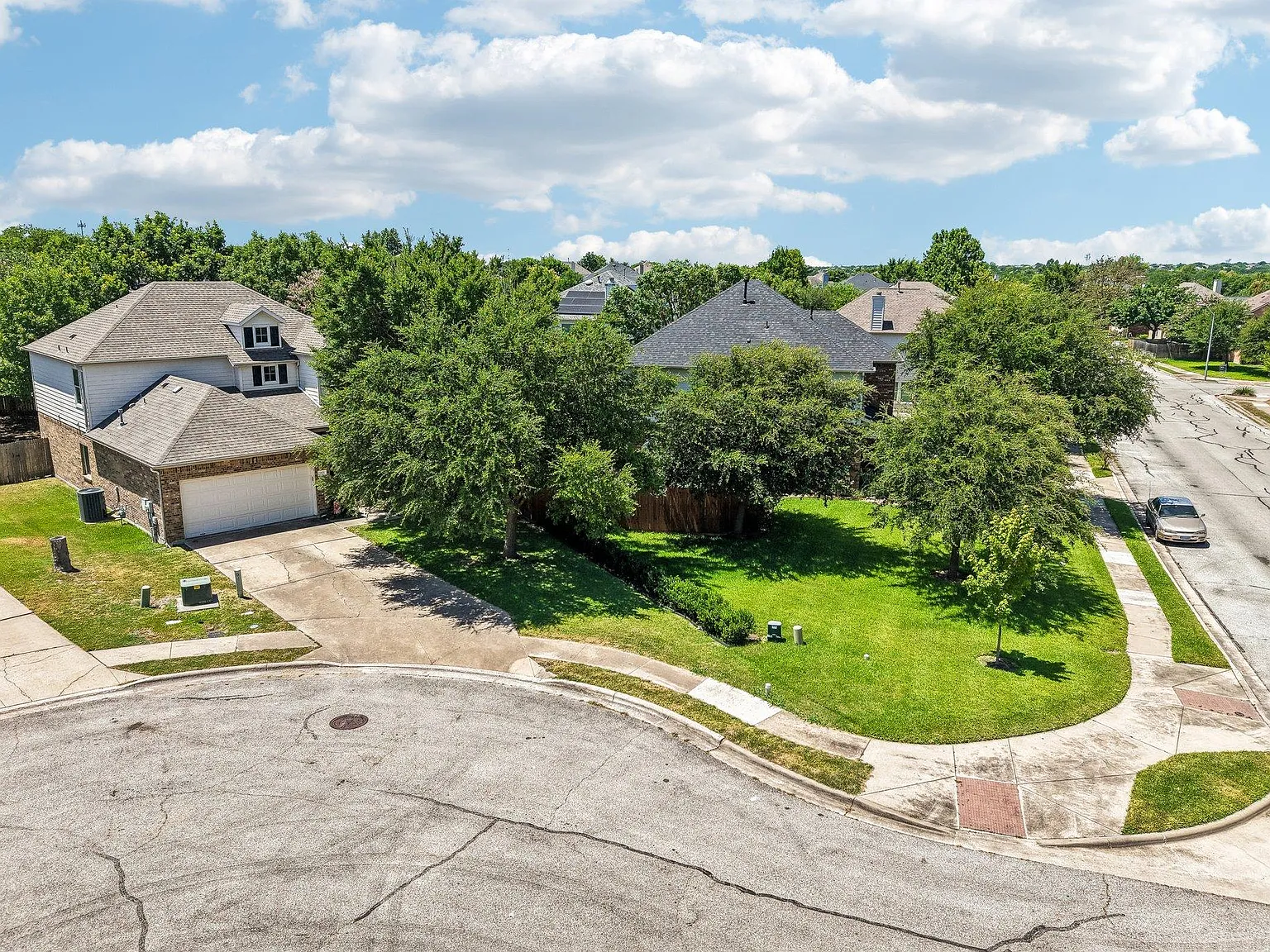 4 bed, 2.5 bath, 2359 sqft, $2,400 — Photo 4