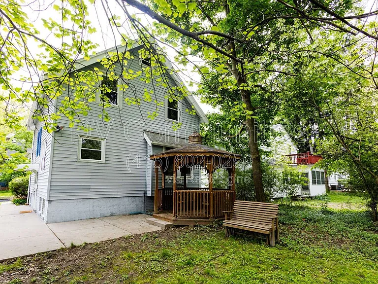 1584 Maple Rd — Photo 24