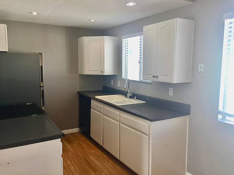 4425 Louisiana St #4 — Photo 2