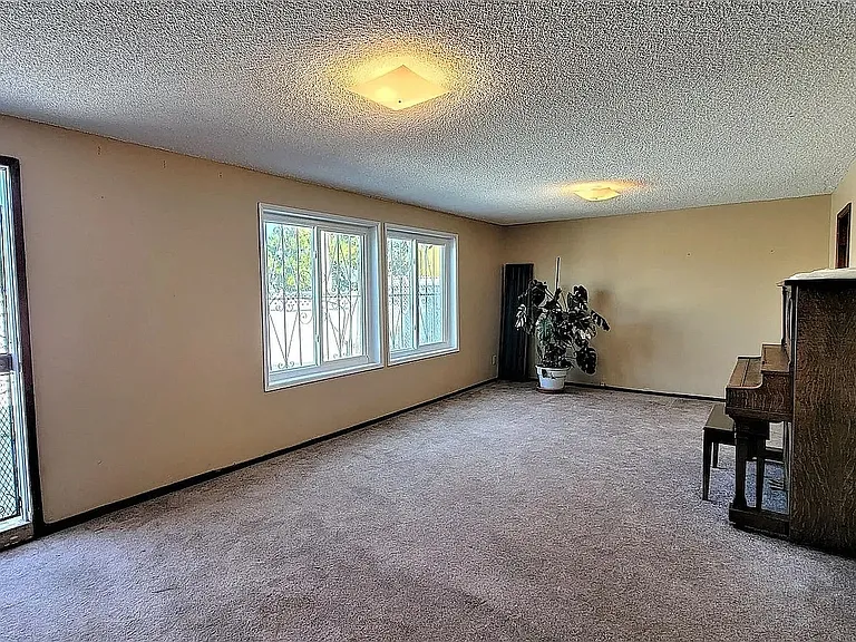 606 S Hill Blvd — Photo 15