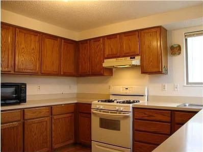 4th image of 8250 Priestley Dr