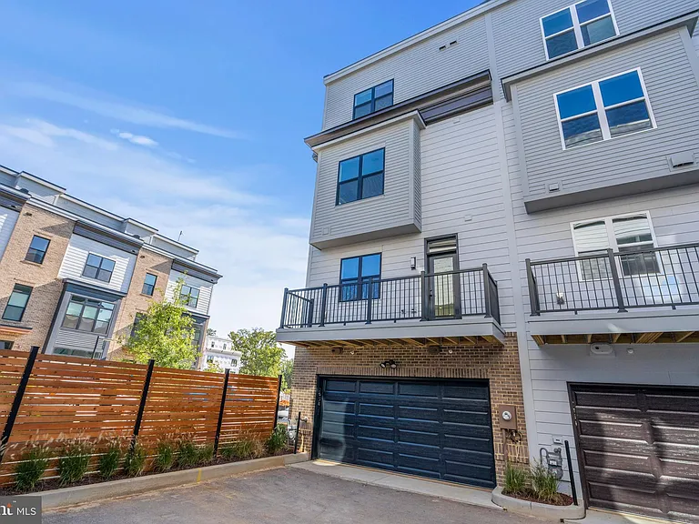 2038 Tysons Ridgeline Rd — Photo 4