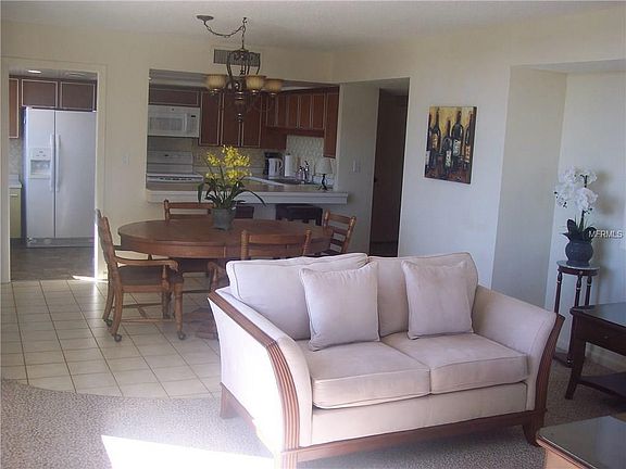 3rd image of 220 Belleview Blvd APT 604