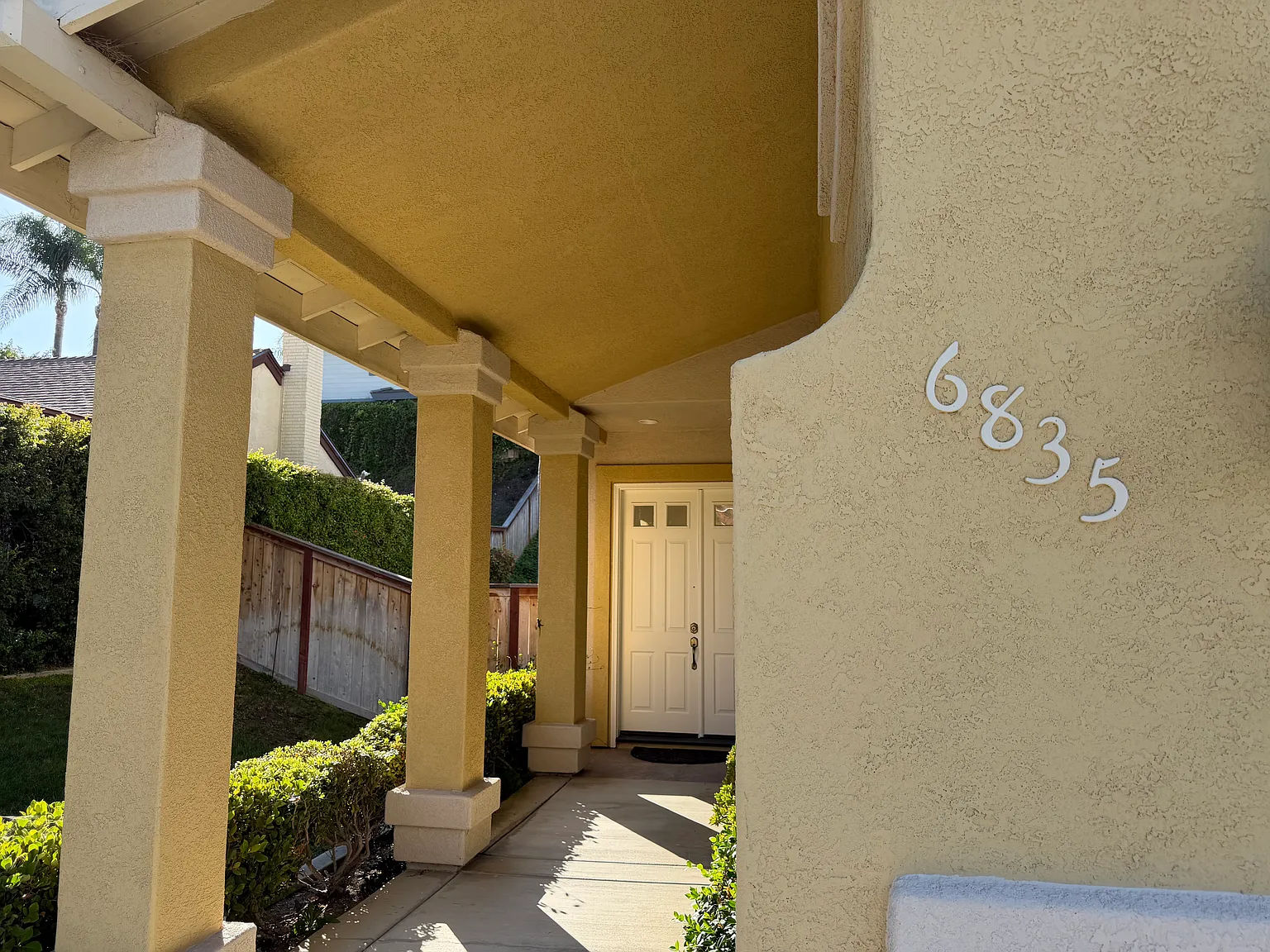 3 bed, 2.5 bath, 2400 sqft, $5,400 — Photo 2