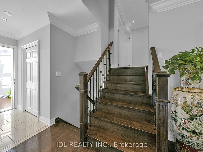 53 Southdale Dr — Photo 15