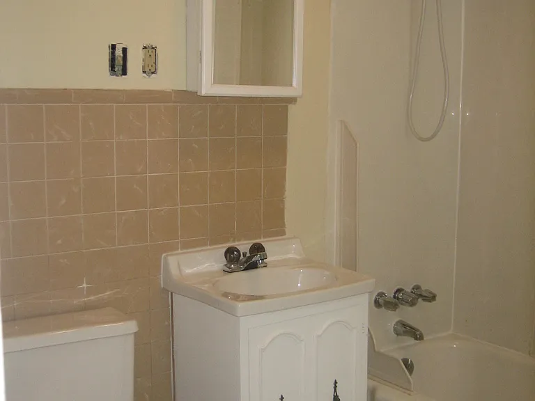 60 King St #2 — Photo 3