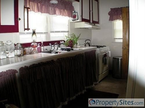 4th image of 131 Main St