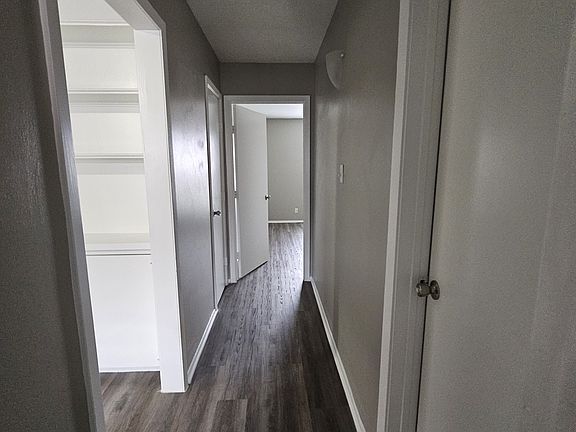 5th image of 446 Towne Oaks Dr