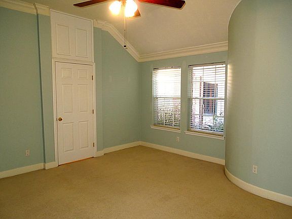 2nd image of 214 Knoll Forest Dr