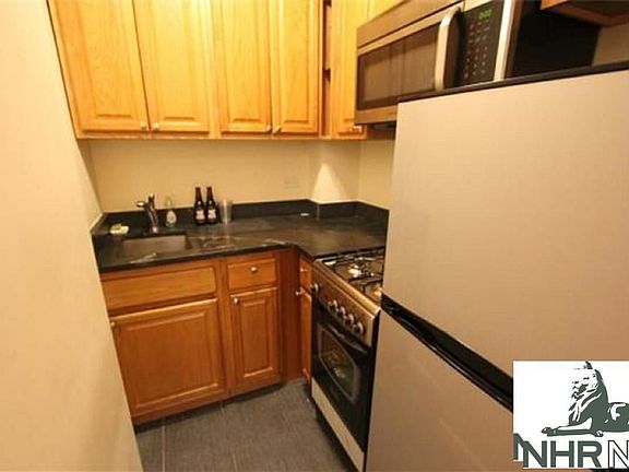 4th image of 231 W 25th St APT 3E