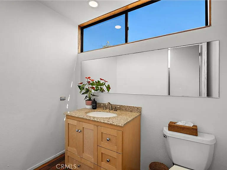 3028 Overhill Dr — Photo 37
