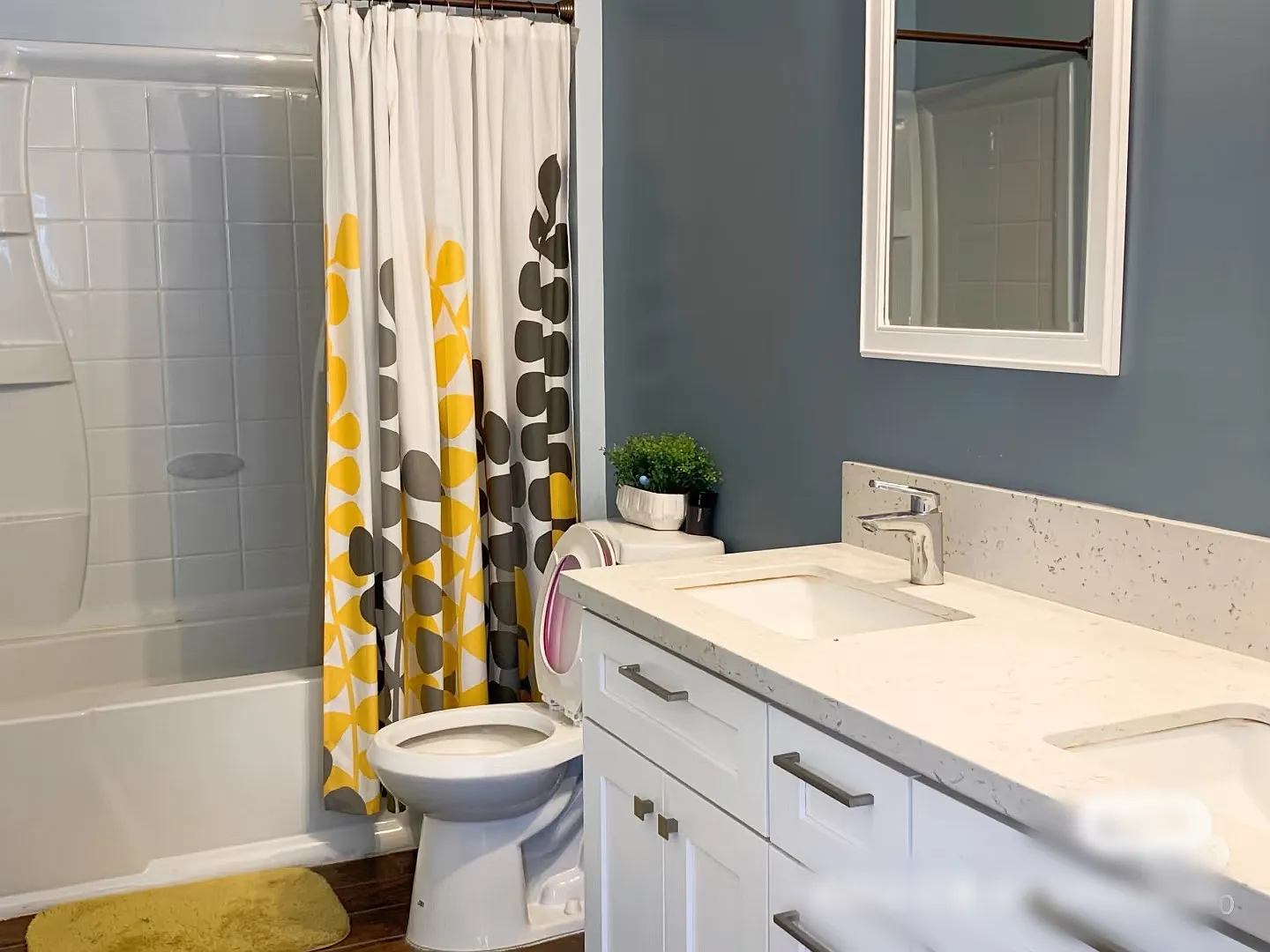 2 bed, 700 sqft, $2,200 — Photo 3