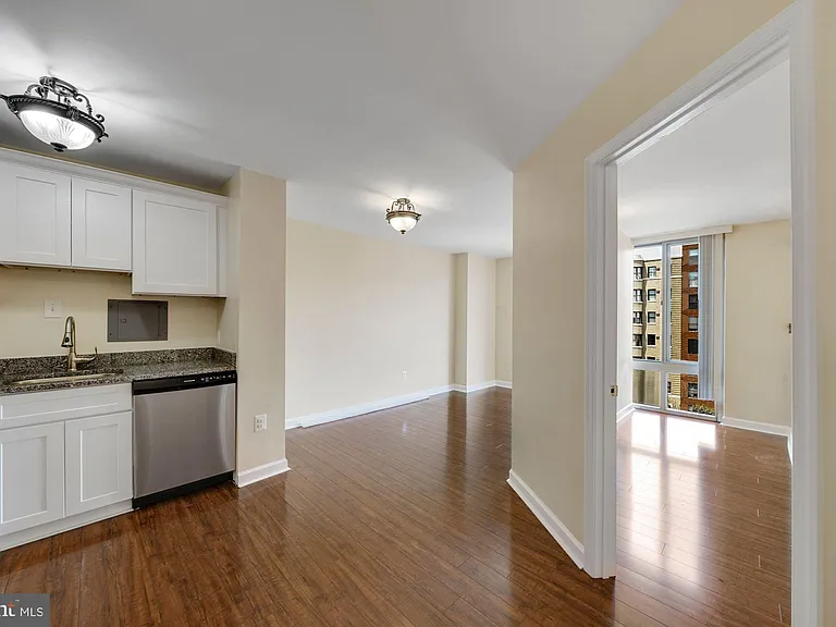 950 25th St NW #704 — Photo 7