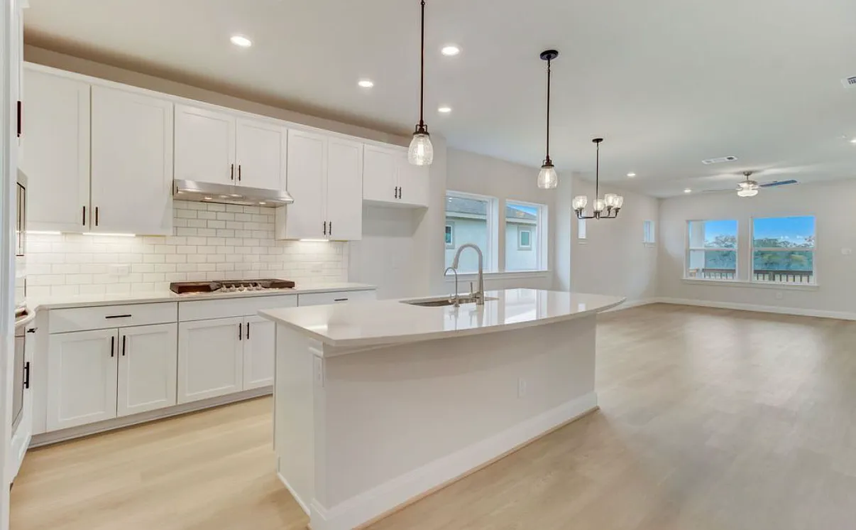 3 bed, 2.5 bath, 2420 sqft, $2,650 — Photo 3