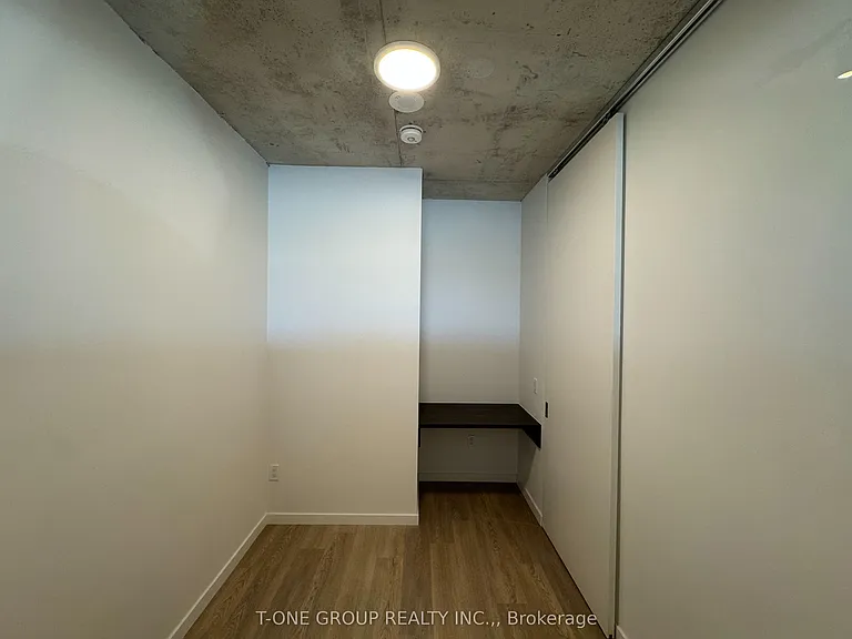 689 The Queensway #619 — Photo 15