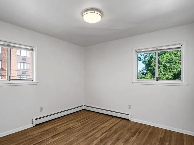 2818 East 31st Street — Photo 26